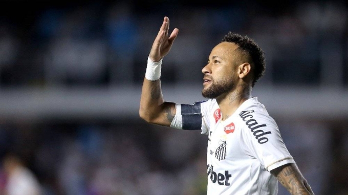 Neymar thi đấu trong trận Santos hòa Recoleta 1-1 ở Copa Sudamericana hôm 14/4. Ảnh: EFE