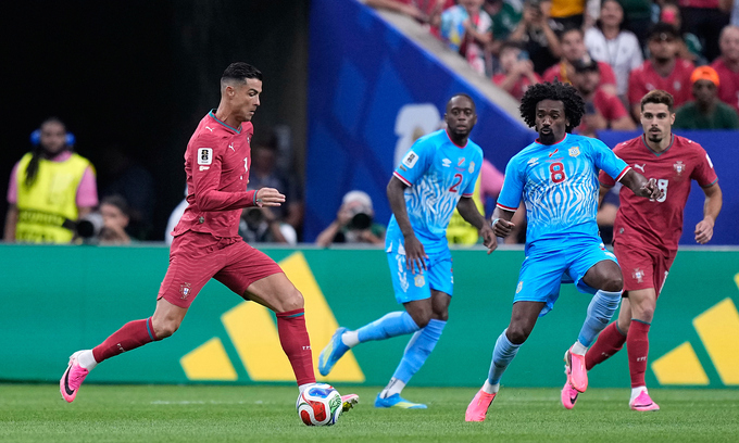 Cristiano Ronaldo đi bóng trong trận đấu bảng K World Cup 2026 giữa Bồ Đào Nha và CHDC Congo tại Houston, ngày 17/6/2026. Ảnh: AP