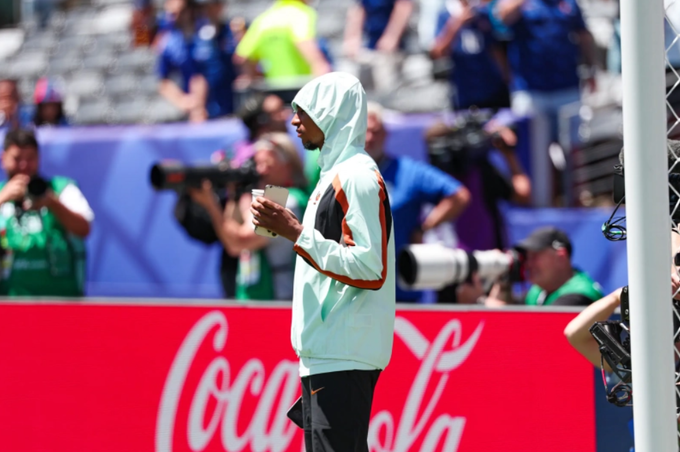 Olise trước trận gặp Senegal. Ảnh: So Foot
