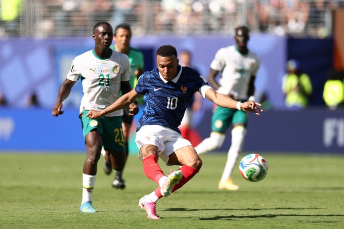 Kylian Mbappe vung chân sút trong bàn ấn định chiến thắng 3-1 trong trận Pháp – Senegal ở vòng bảng World Cup 2026 trên sân MetLife, New Jersey, Mỹ ngày 16/6/2026. Ảnh: AFP
