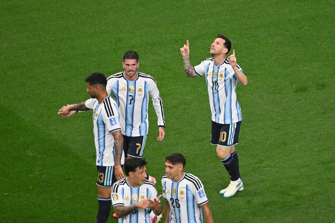 Messi mừng bàn mở tỷ số vào lưới Áo ở phút 38, qua đó trở thành cầu thủ ghi nhiều bàn nhất lịch sử World Cup với 17 pha lập công. Ảnh: AP