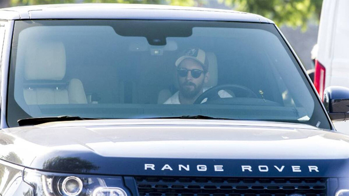 Messi sau vô-lăng mẫu Ranger Rover. Ảnh: CEDOC