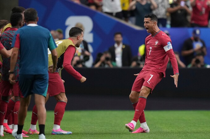 Cristiano Ronaldo mừng bàn mở tỷ số cho Bồ Đào Nha trong trận gặp Uzbekistan ở bảng K World Cup 2026 trên sân Houston, bang Texas, Mỹ ngày 23/6. Ảnh: AP