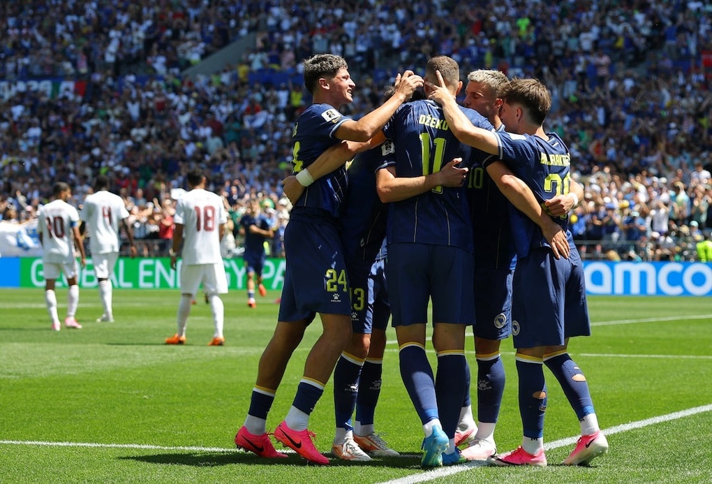 Cầu thủ Bosnia&Herzegovina mừng bàn thắng vào lưới Qatar, trên sân Lumen Field, Seattle, Washington, Mỹ hôm 24/6. Ảnh: Reuters