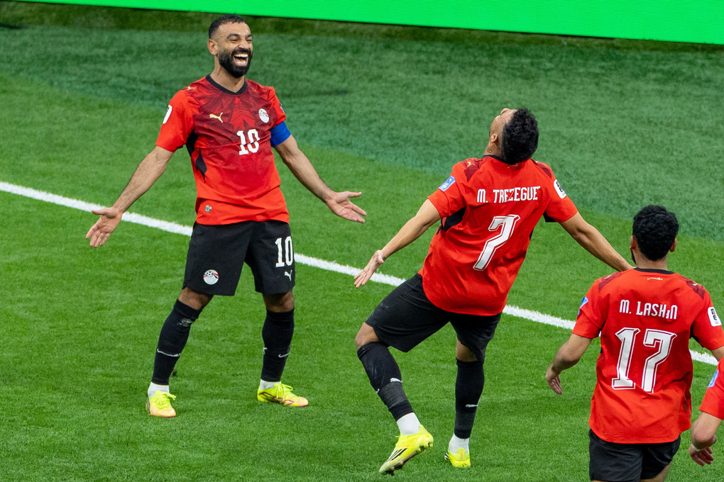 Tiền đạo Ai Cập Trezeguet (số 7) mừng bàn thắng với Mohamed Salah (số 10) trong trận thắng New Zealand 3-1 ở sân BC Place tại Vancouver, Canada ngày 21/6/2026. Ảnh: AP