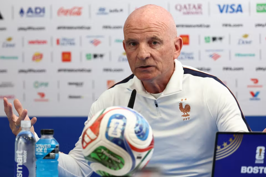Stephan phát biểu trong buổi họp báo trước trận Pháp gặp Na Uy ở lượt cuối bảng I World Cup 2026 tại sân Gillette, Foxborough, Massachusetts. Mỹ ngày 25/6/2026. Ảnh: AFP