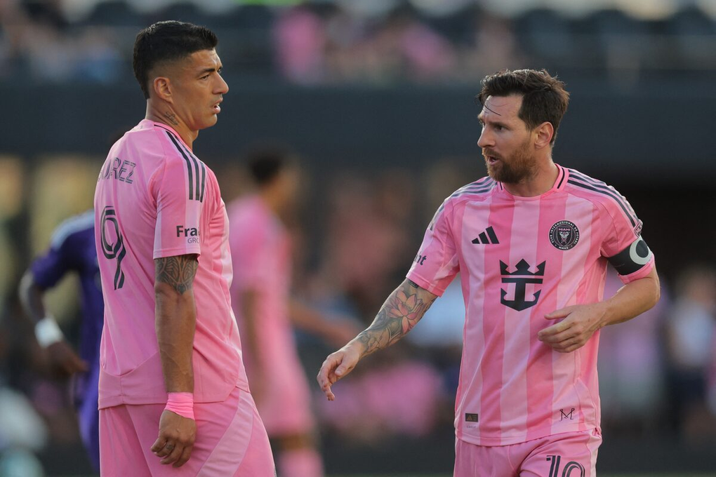 Luis Suarez (trái) và Lionel Messi trong trận Inter Miami – Orlando City ở sân Chase, Mỹ ngày 18/5/2025. Ảnh: Reuters
