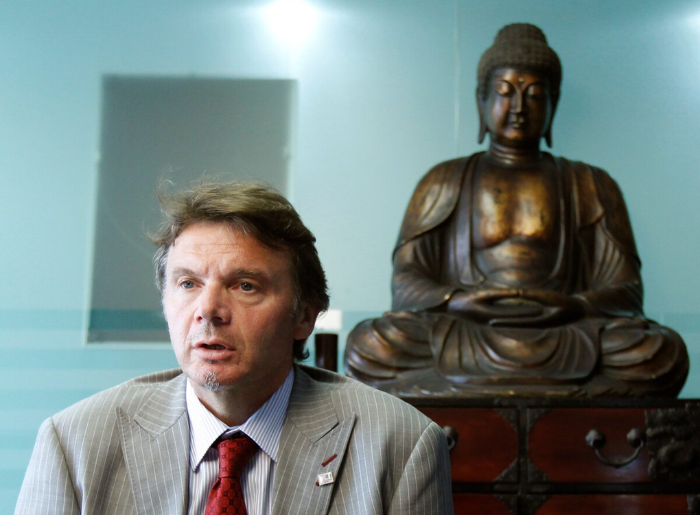 Philippe Troussier trong một cuộc phỏng vấn với Reuters ở Tokyo, Nhật Bản ngày 25/5/2010. Ảnh: Reuters