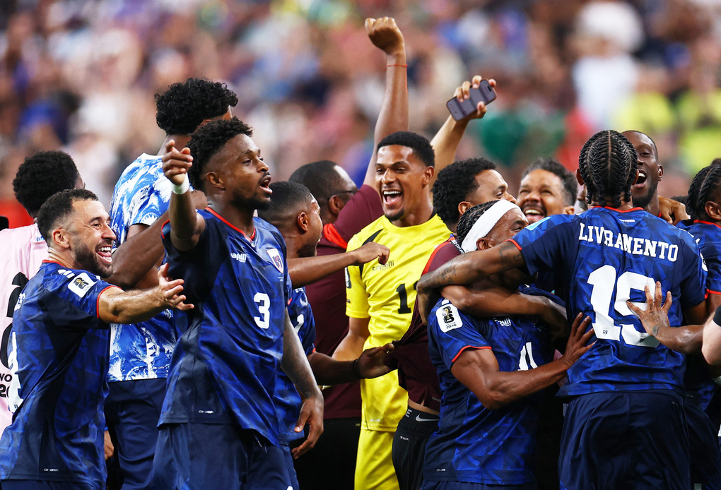 Các cầu thủ Cape Verde ăn mừng sau trận hoà Saudi Arabia 0-0 ở vòng bảng World Cup 2026, trên sân Houston, Houston, Texas, Mỹ ngày 26/6/2026. Ảnh: Reuters