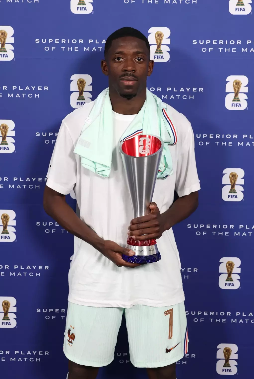 Dembele nhận giải Cầu thủ hay nhất trận Pháp thắng Na Uy 4-1 ở lượt cuối bảng I World Cup 2026 trên sân Foxborough, Boston, Mỹ ngày 26/6/2026. Ảnh: AFP