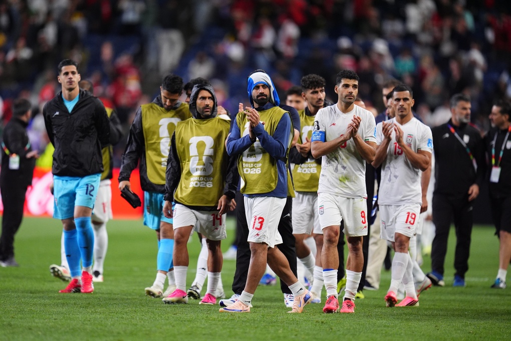 Cầu thủ Iran đi quanh sân cảm ơn cổ động viên sau trận hòa Ai Cập 1-1 ở lượt cuối bảng G World Cup 2026, trên sân Seattle tại Mỹ, ngày 26/6/2026. Ảnh: AP