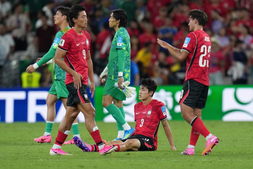 Cầu thủ Hàn Quốc Lee Gi-hyeok (3) thất vọng sau trận thua Nam Phi 0-1 ở lượt cuối bảng A World Cup 2026, trên sân Moterrey ở Mexico ngày 24/6/2026. Ảnh: AP