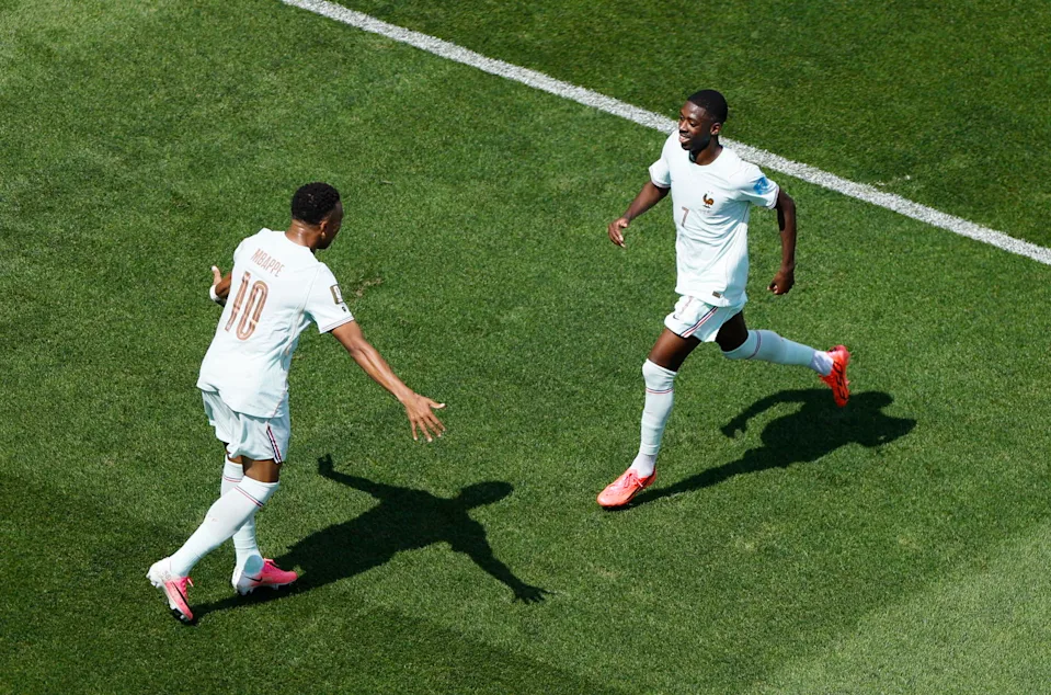 Kylian Mbappe (trái) ăn mừng cùng Ousmane Dembele trong trận Na Uy – Pháp ở vòng bảng World Cup 2026 trên sân Gillette, Foxborough, Mỹ ngày 26/6/2026. Ảnh: Reuters