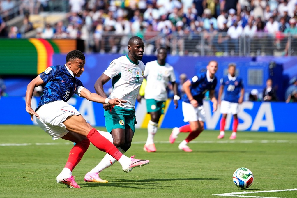 Mbappe mở tỷ số trong trận Pháp thắng Senegal 3-1 ở bảng I World Cup 2026 trên sân MetLife, East Rutherford, bang New Jersey, Mỹ ngày 16/6. Ảnh: AP