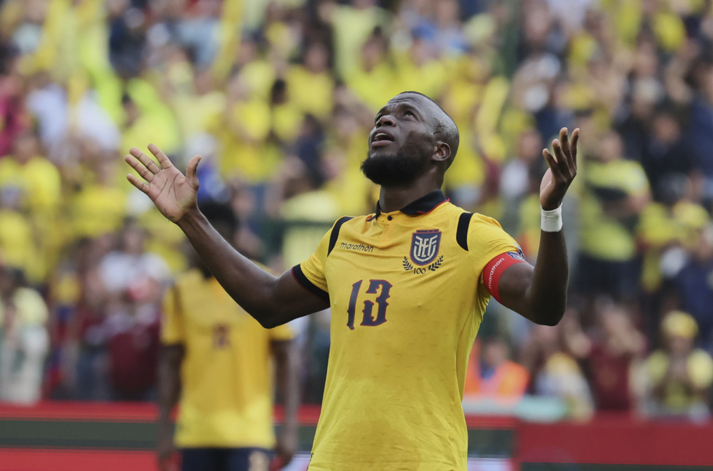 Enner Valencia mừng bàn mở tỷ số trong trận Ecuador gặp Venezuela ở vòng loại World Cup tại Quito ngày 21/3/2025. Ảnh: AP