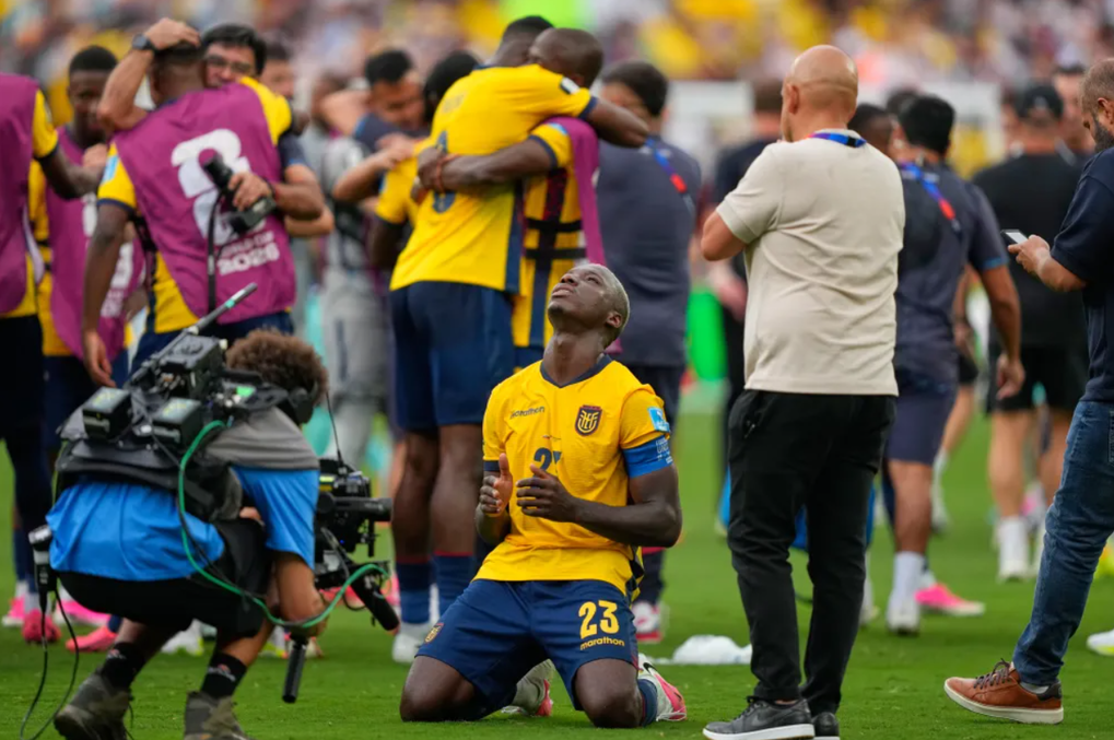 Moises Caicedo vui mừng sau trận Ecuador thắng Đức 2-1 ở vòng bảng World Cup 2026 tại East Rutherford, bang New Jersey, gần New York, Mỹ ngày 25/6/2026. Ảnh: AP