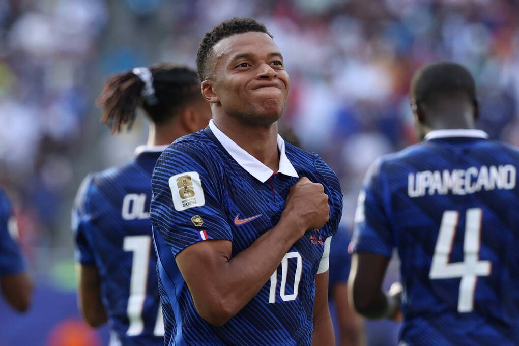 Kylian Mbappe mừng bàn nâng tỷ số lên 3-0 trong chiến thắng của Pháp trước Thụy Điển ở vòng 1/16 World Cup 2026 trên sân MetLife, East Rutherford, bang New Jersey, Mỹ ngày 30/6. Ảnh: AP