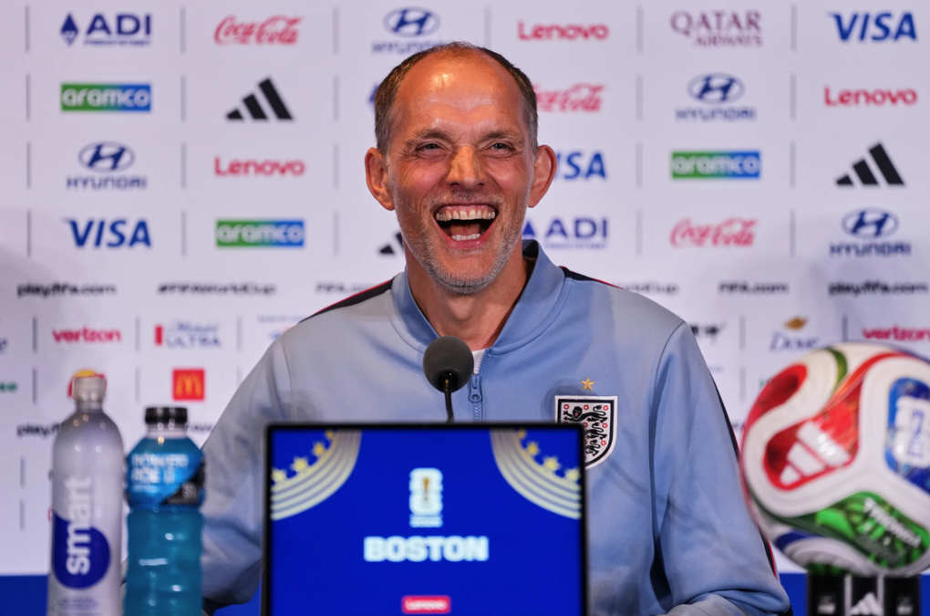 HLV Thomas Tuchel cười lớn trong buổi họp báo trước trận Anh gặp Ghana ở bảng L World Cup 2026 tại Foxborough, Massachusetts, gần Boston, Mỹ ngày 22/6/2026. Ảnh: AP