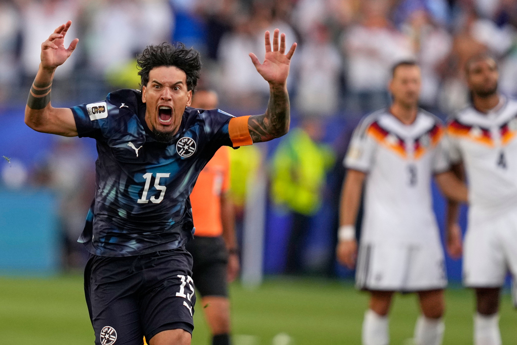 Gustavo Gomez mừng sau khi Paraguay thắng Đức ở vòng 1/16 World Cup 2026 trên sân Gillette, Foxborough, bang Massachusetts, Mỹ ngày 29/6. Ảnh: AP