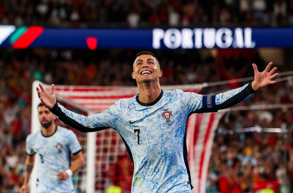 Ronaldo phấn khích sau khi ghi bàn nâng tỷ số lên 2-0 trong trận Bồ Đào Nha thắng Croatia 2-1 trên sân nhà Da Luz, Lisbon ngày 5/9/2024. Ảnh: LUSA