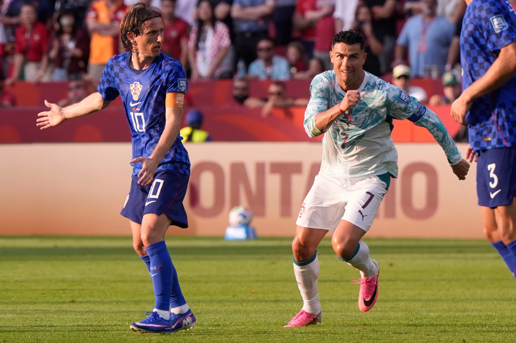 Luka Modric (trái) phản ứng trong trận Croatia thua Bồ Đào Nha 1-2 ở vòng 1/16 World Cup 2026 trên sân BMO ở Canada ngày 2/7/2026. Ảnh: AP