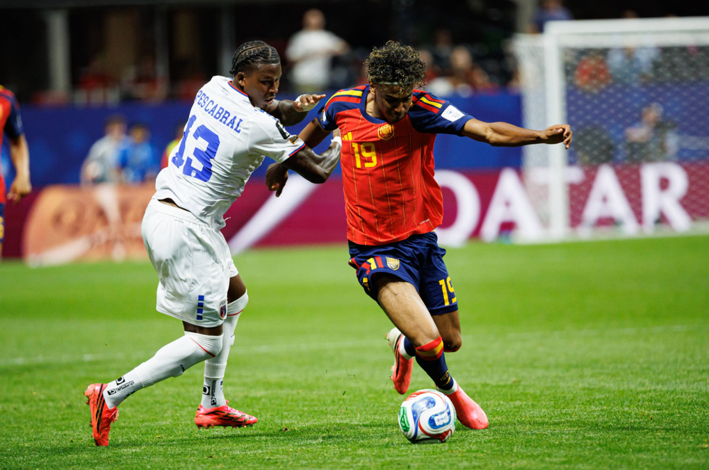 Sidny Lopes Cabral (trái) theo kèm Lamine Yamal trong trận Cape Verde hòa Tây Ban Nha 0-0 ở lượt đầu bảng H World Cup 2026 trên sân Atlanta, bang Georgia, Mỹ ngày 15/6. Ảnh: Imago