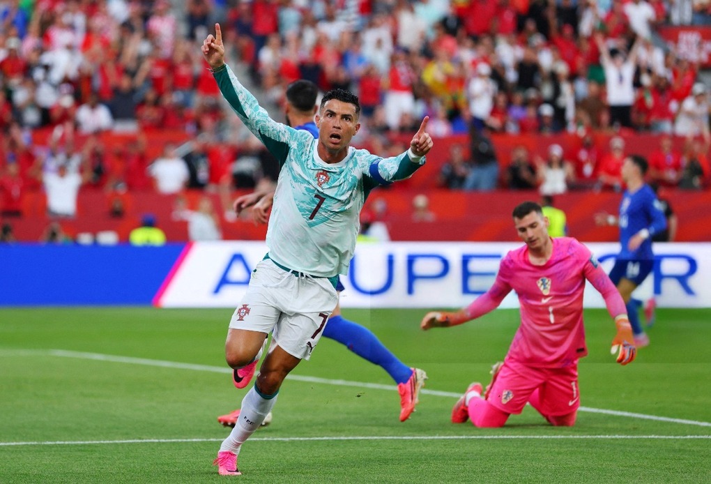 Ronaldo mừng bàn gỡ hòa 1-1 trong trận Bồ Đào Nha - Croatia ở vòng 1/16 World Cup 2026 trên sân BMO Field, Toronto, Canada ngày 2/7/2026. Ảnh: Reuters