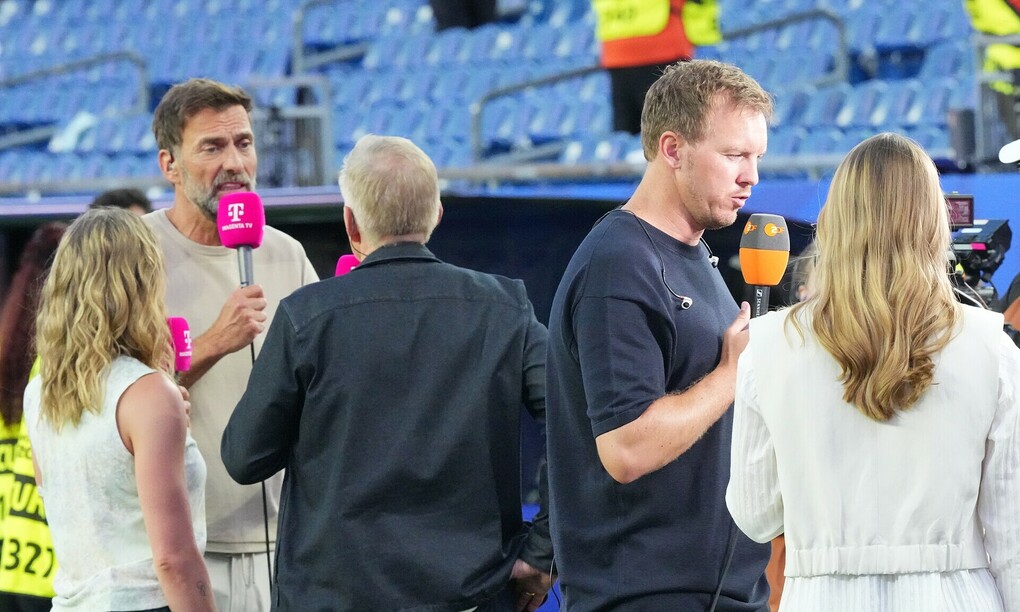 Jurgen Klopp (trái) và HLV Julian Nagelsmann trả lời phỏng vấn sau trận Đức thua Paraguay ở vòng 1/16 World Cup 2026 tại Foxborough, gần Boston, ngày 29/6/2026. Ảnh: AP