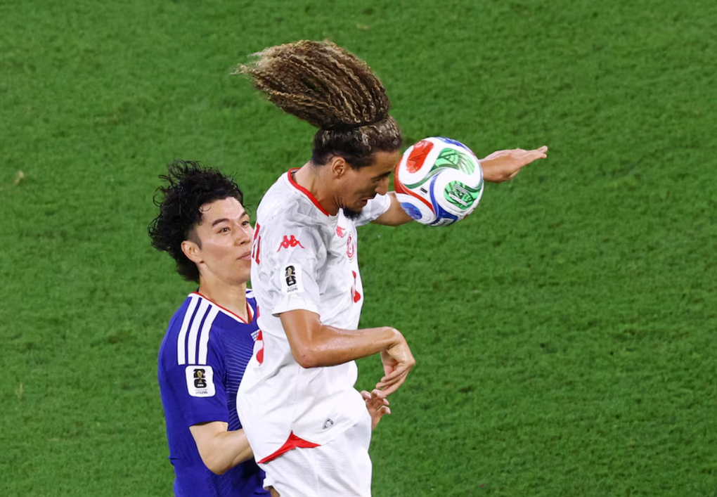 Hannibal Mejbri (phải) tranh chấp bóng với Ao Tanaka trong trận Tunisia gặp Nhật Bản ở bảng F World Cup 2026 tại Monterrey, Mexico ngày 20/6/2026. Ảnh: Reuters