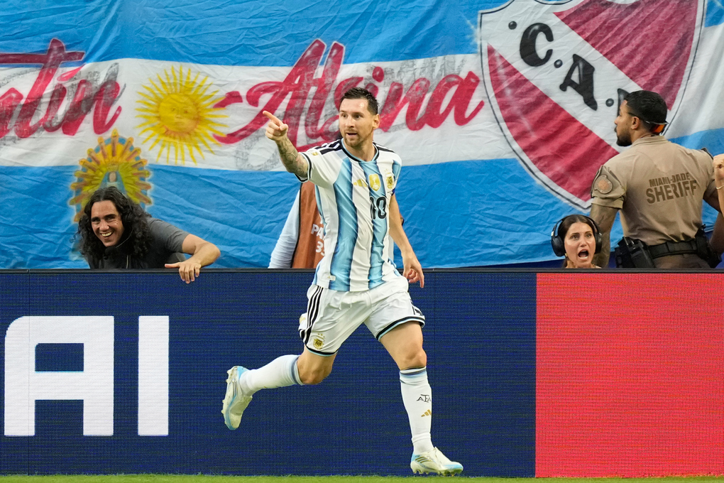 Messi mừng bàn mở tỷ số cho Argentina trong trận hòa Cape Verde 1-1 ở vòng 1/16 World Cup 2026 trên sân Miami Gardens, bang Florida, ngày 3/7. Ảnh: AP