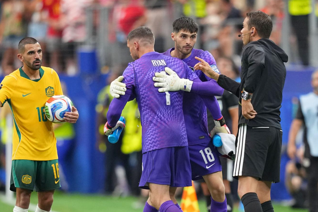 Thủ môn Mathew Ryan vào thay Patrick Beach trong trận Australia thua Ai Cập ở vòng 1/16 World Cup 2026 trên sân AT&T, Arlington, Texas, gần Dallas, Mỹ ngày 3/7/2026. Ảnh: AP