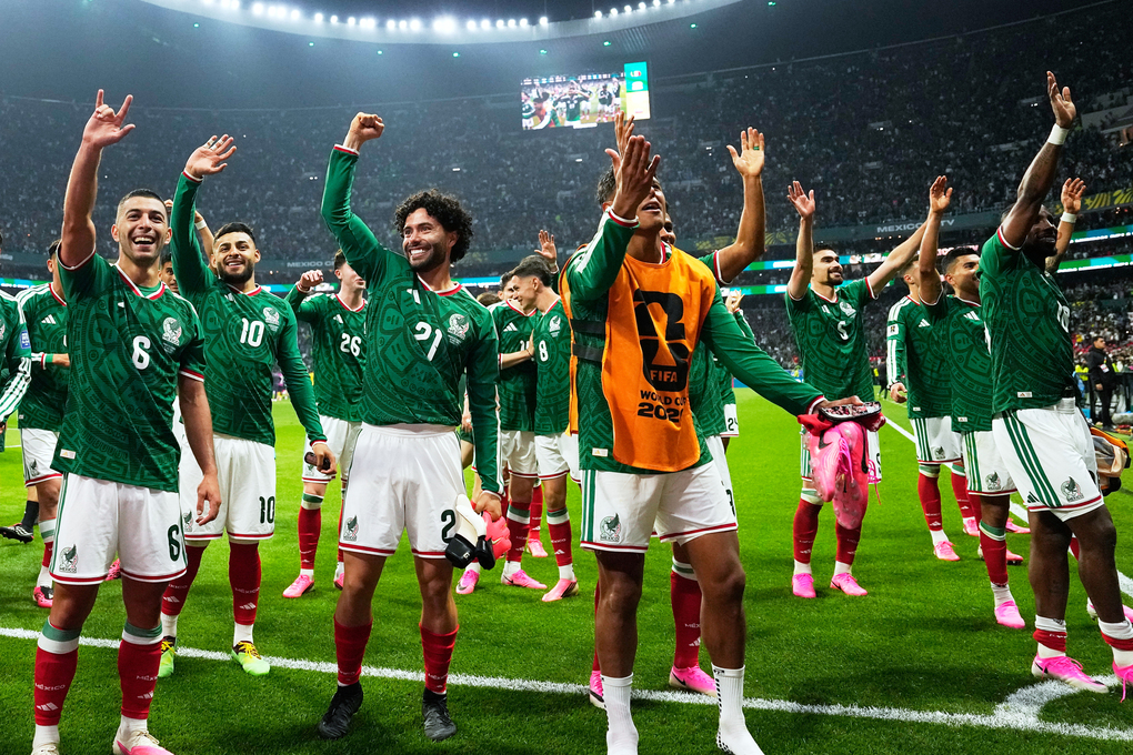 Mexico ăn mừng sau trận thắng Ecuador ở vòng 1/16 World Cup 2026 trên sân Azteca, Mexico City, Mexico ngày 30/6/2026. Ảnh: AP