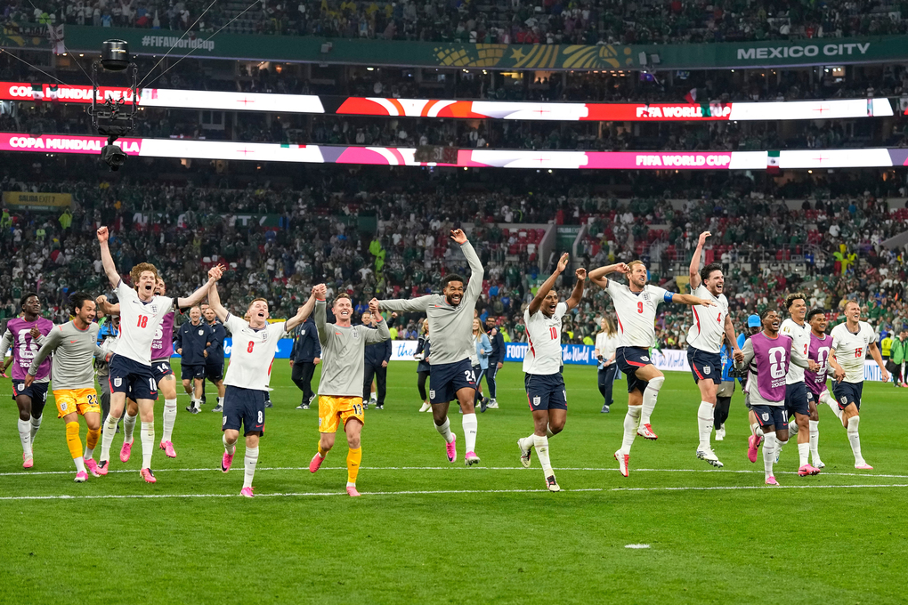 Đội tuyển Anh mừng chiến thắng sau trận thắng Mexico 3-2 ở vòng 1/8 World Cup 2026 trên sân Azteca, Mexico City, Mexico ngày 5/7/2026. Ảnh: AP