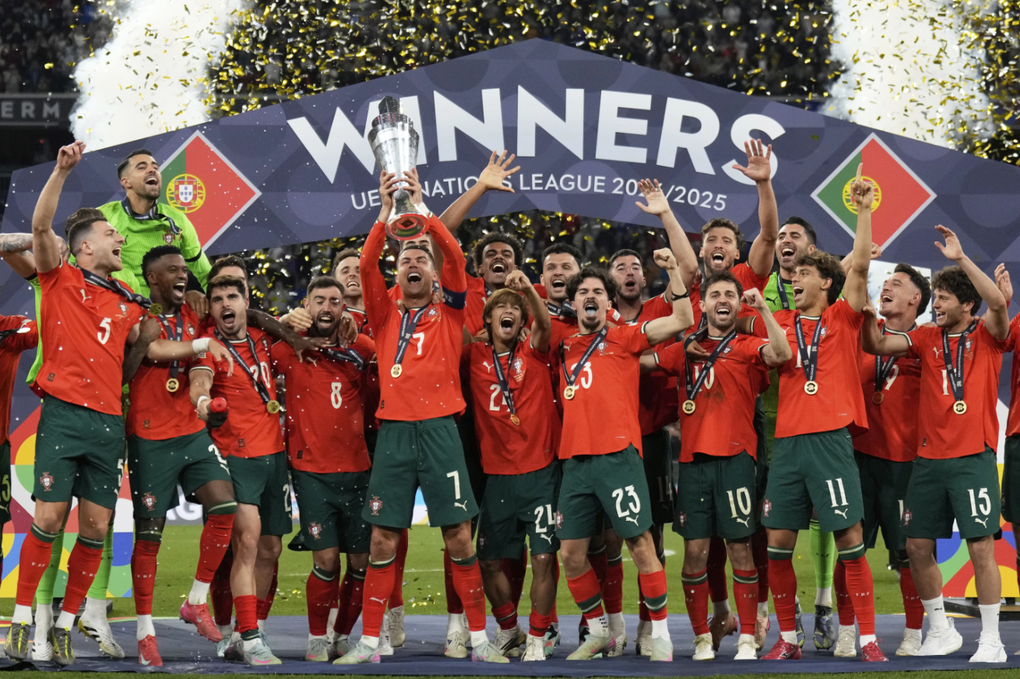 Bồ Đào Nha mừng chức vô địch UEFA Nations League trên sân Allianz, thành phố Munich, Đức tối 8/6/2025. Ảnh: AP