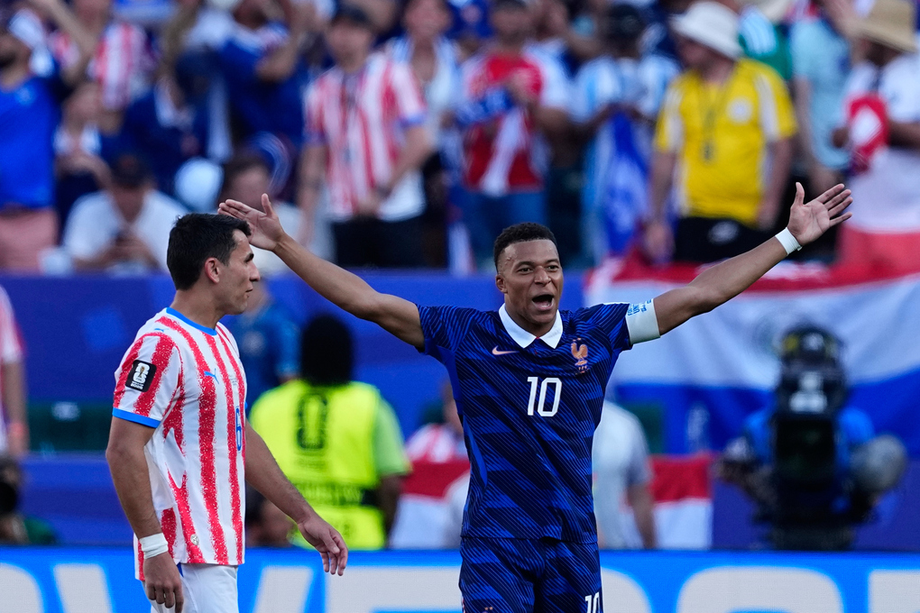 Kylian Mbappe mừng bàn duy nhất giúp Pháp thắng Paraguay 1-0 ở vòng 1/8 World Cup 2026 trên sân Lincoln Financial Field, thành phố Philadelphia, bang Pennsylvania, Mỹ ngày 4/7/2026. Ảnh: AP