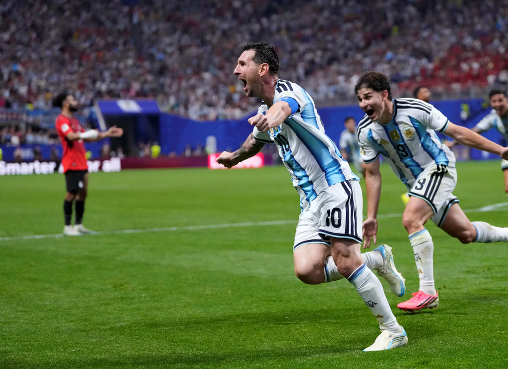 Lionel Messi ăn mừng sau bàn gỡ 2-2 trong trận Argentina – Ai Cập ở vòng 1/8 World Cup 2026 trên sân Atlanta, Mỹ ngày 7/7/2026. Ảnh: AFP