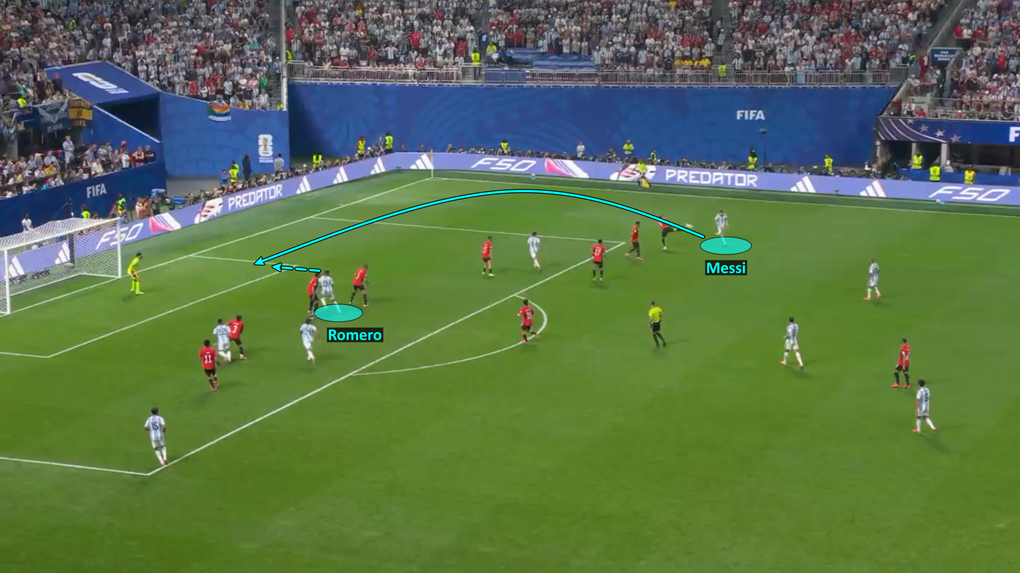 Phút 79, Messi có mặt ở biên để tạt thành công cho Romero ghi bàn rút ngắn 1-2 trước Ai Cập. Ảnh chụp màn hình