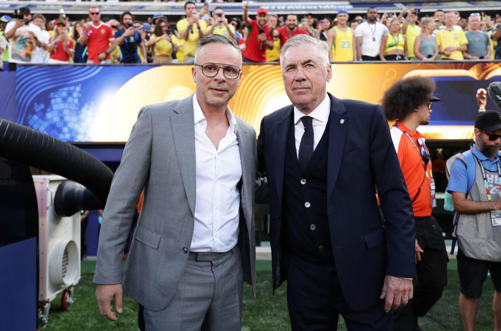HLV Mohamed Ouahbi (trái) và Carlo Ancelotti trước trận Morocco hòa Brazil 1-1 ở bảng C World Cup 2026, trên sân MetLife, Đông Rutherford, New Jersey, Mỹ ngày 13/6. Ảnh: AP