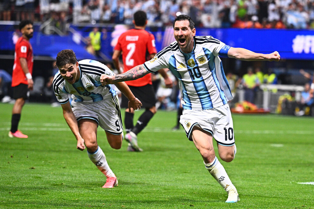 Tiền đạo Argentina Lionel Messi mừng bàn thắng gỡ 2-2 trong trận Argentina thắng Ai Cập 3-2 ở vòng 1/8 World Cup 2026, trên sân Kansas City, Mỹ ngày 7/7/2026. Ảnh: AP