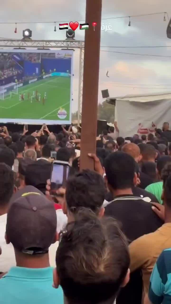 Người Gaza xem World Cup giữa đống đổ nát