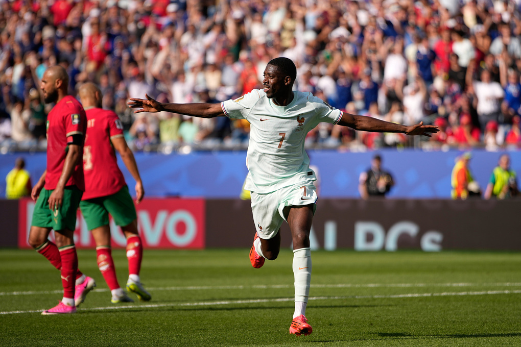 Ousmane Dembele mừng bàn nâng tỷ số lên 2-0 cho Pháp trong trận tứ kết World Cup 2026 gặp Morocco trên sân Boston, Mỹ ngày 9/7. Ảnh: AP