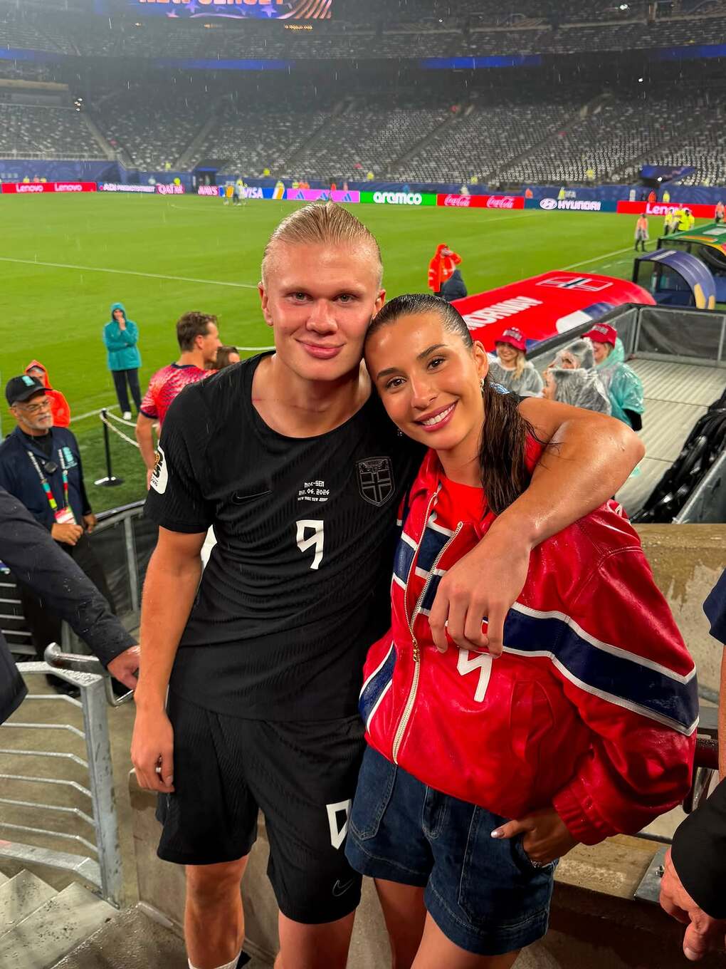 Isabel cổ vũ bạn trai tại World Cup. Ảnh: Instagram/ Isabel