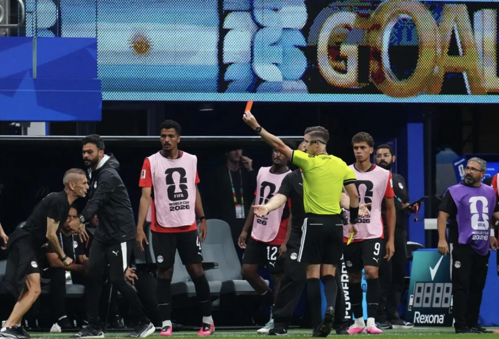 Trọng tài François Letexier trong trận Argentina - Ai Cập World Cup 2026. Ảnh: Sofoot