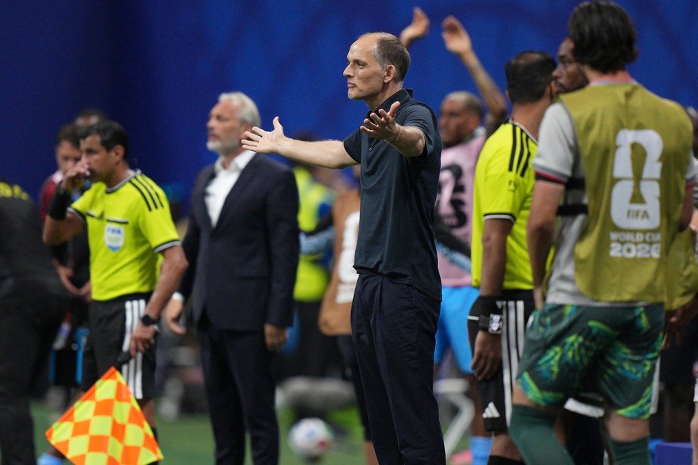 HLV Thomas Tuchel phản ứng trong trận Anh thắng Mexico 3-2 ở vòng 1/8 World Cup 2026 trên sân Azteca, Mexico ngày 5/7/2026. Ảnh: AP