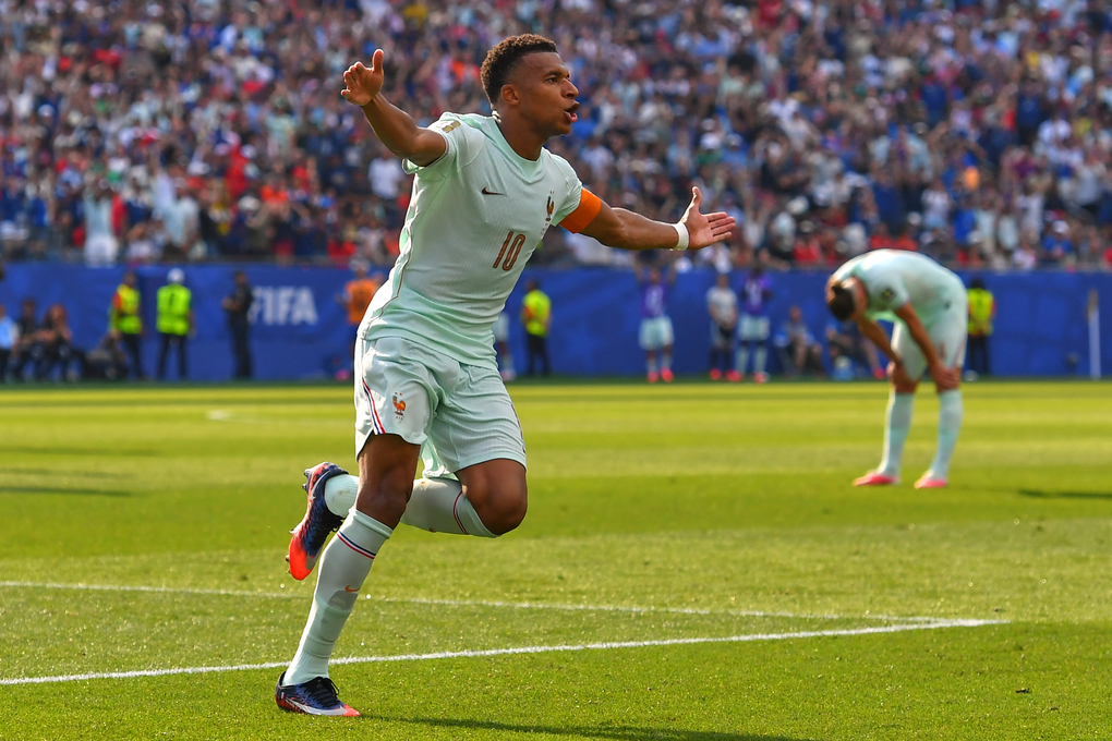 Kylian Mbappe (10) mừng bàn mở tỷ số cho Pháp trong trận tứ kết World Cup 2026 gặp Morocco trên sân Boston, Mỹ ngày 9/7. Ảnh: AP