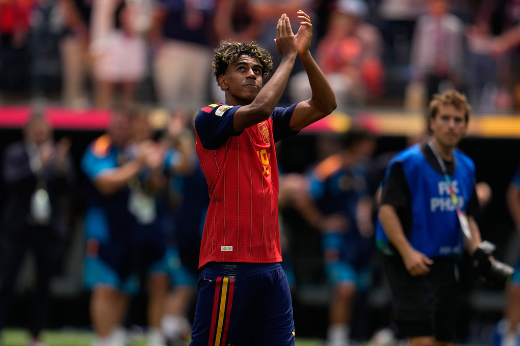 Lamine Yamal ăn mừng sau trận Tây Ban Nha thắng Bỉ 2-1 ở tứ kết World Cup 2026 trên sân Los Angeles, Mỹ ngày 10/7/2026. Ảnh: AP
