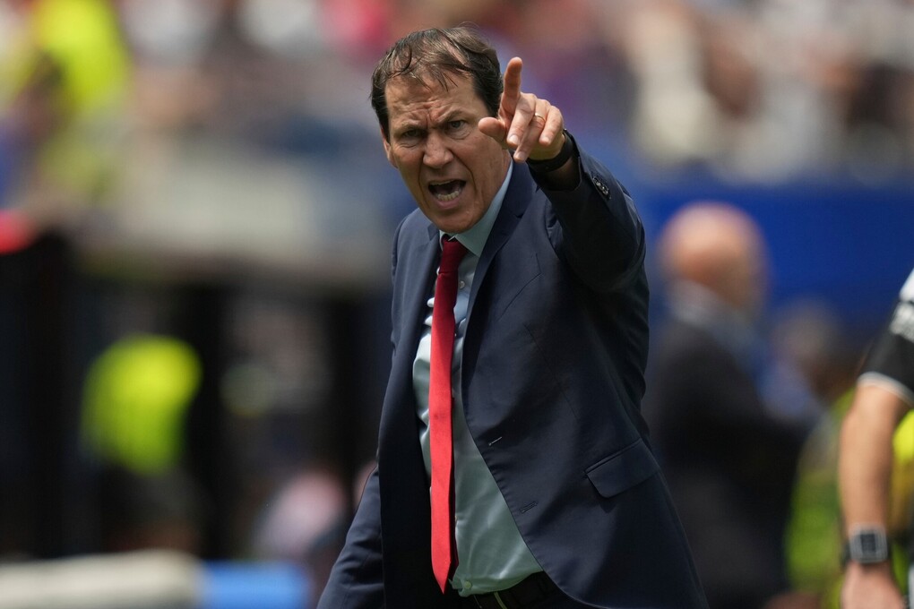 HLV Rudi Garcia phản ứng trong trận Bỉ thua Tây Ban Nha 1-2 ở tứ kết World Cup 2026 trên sân SoFi, Los Angeles, Mỹ ngày 10/7/2026. Ảnh: AP