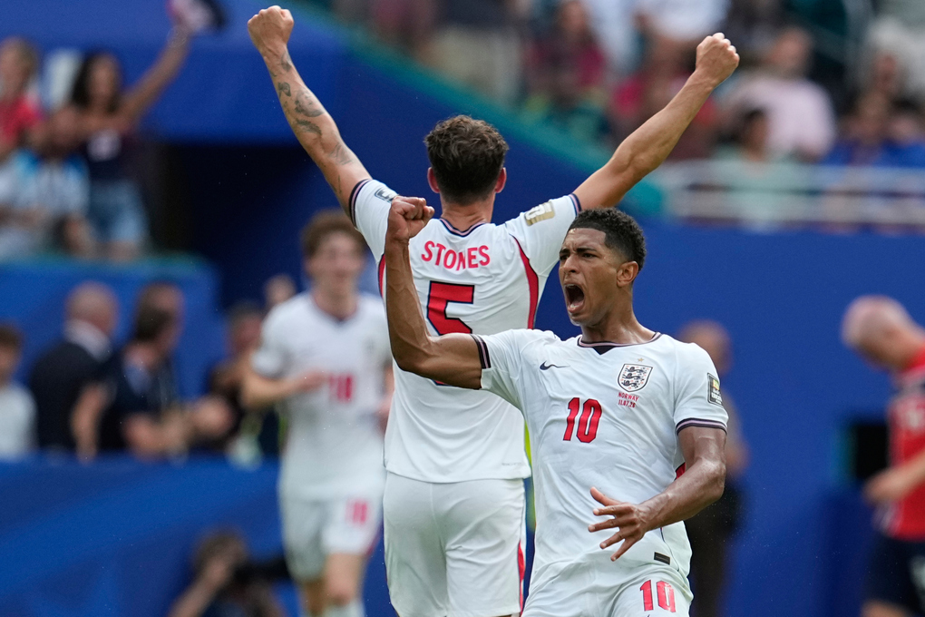 Jude Bellingham (10) mừng bàn gỡ hòa 1-1 cho Anh trong trận tứ kết World Cup gặp Na Uy trên sân Miami, bang Florida, Mỹ ngày 11/7/2026. Ảnh: AP