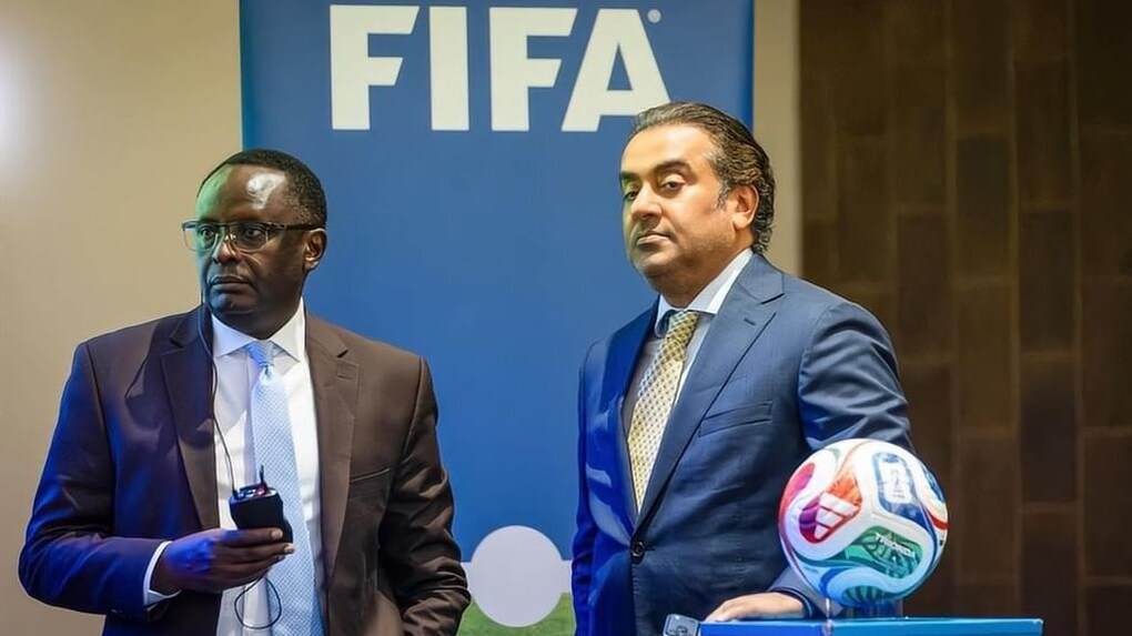 Chủ tịch Ủy ban kỷ luật FIFA Mohammad Al Kamali (phải) tại trụ sở LĐBĐ thế giới vào tháng 2/2026. Ảnh: FIFA