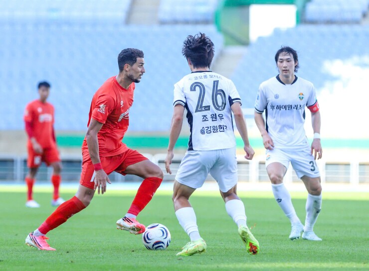 Xuân Son ghi bàn, ĐT Việt Nam ngược dòng hạ đội K-League 1 trước AFF Cup - 3